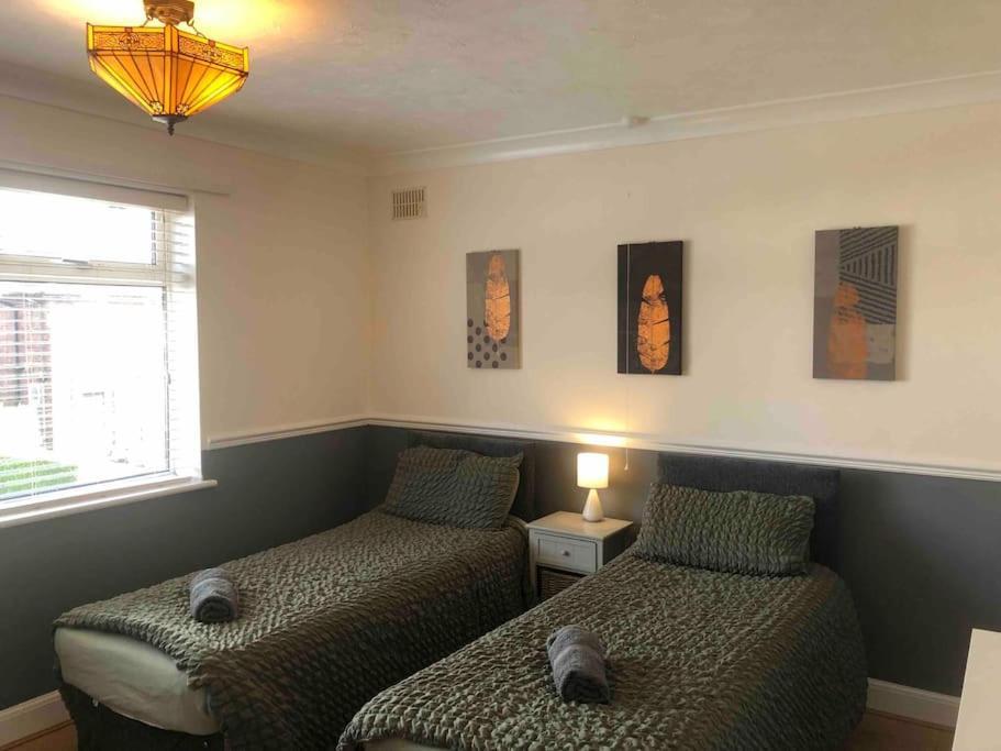 29 Comfort House 2 Bedroom Townhouse With Parking 斯肯索普 外观 照片