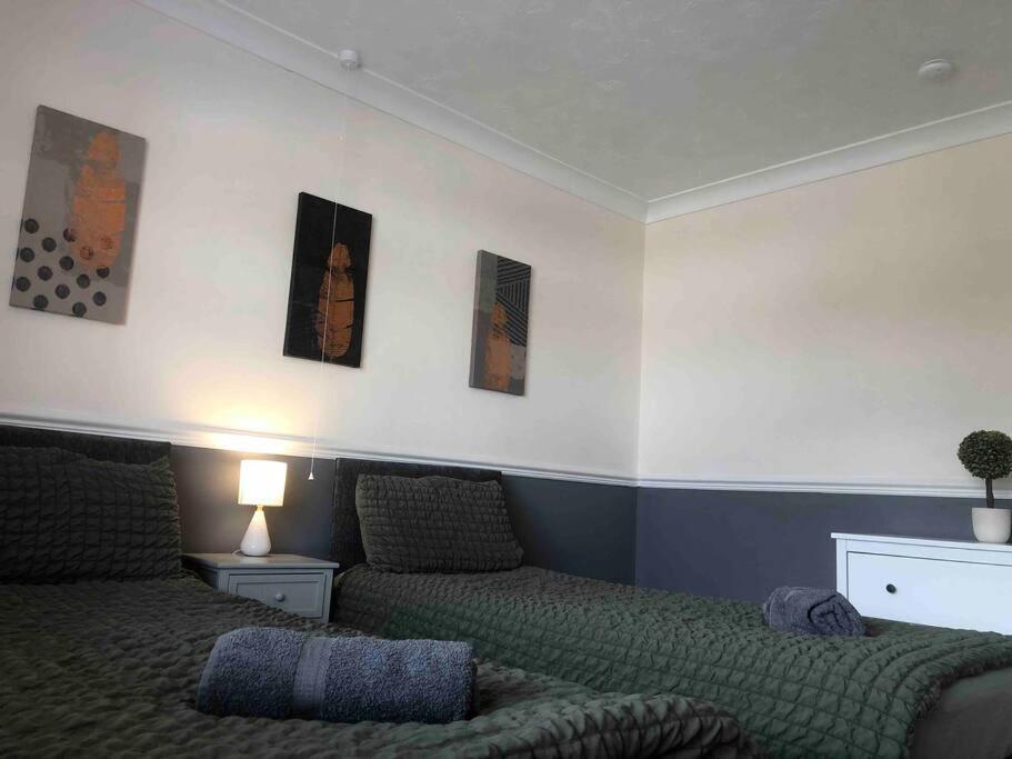 29 Comfort House 2 Bedroom Townhouse With Parking 斯肯索普 外观 照片