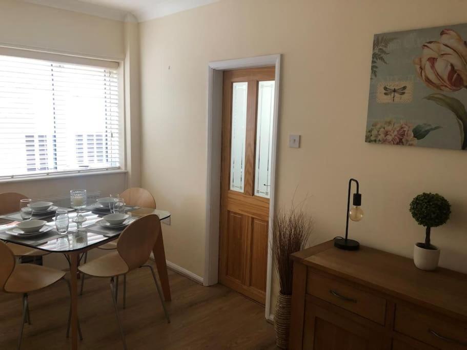 29 Comfort House 2 Bedroom Townhouse With Parking 斯肯索普 外观 照片