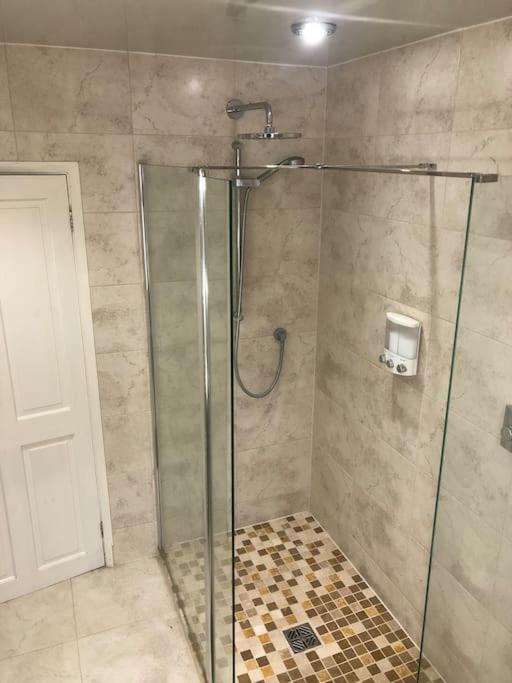 29 Comfort House 2 Bedroom Townhouse With Parking 斯肯索普 外观 照片